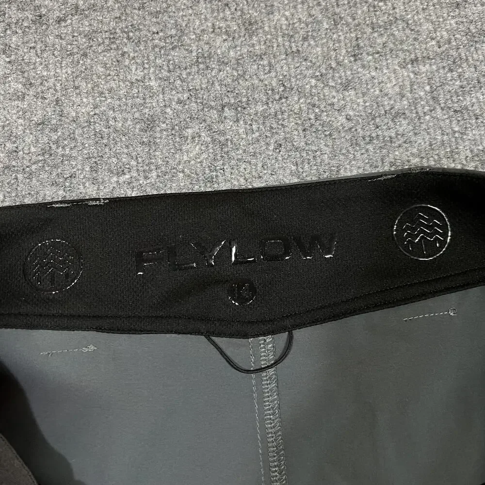 Flylow Shorts Mens Medium Gray Stretch Hiking Outdoor Style 0071